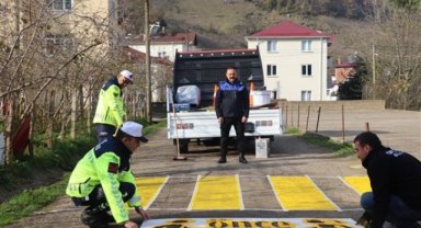 Giresun'da köy okullarının önünde yaya geçidi düzenlemesi gerçekleştirildi