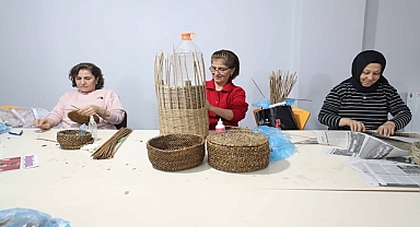 Gebze'de Kağıt Atıkları Sanata Dönüşüyor
