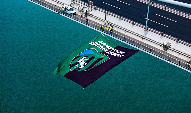 Kocaelispor bayrağı, Osmangazi Köprüsü'ne asıldı!