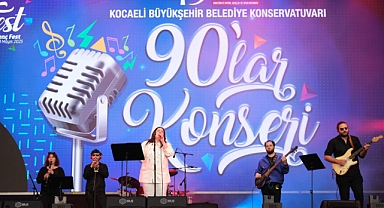 Büyükşehir'in 90'lar Konseri mest etti
