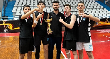 Çayırova’nın genç basketbolcuları il şampiyonu oldu