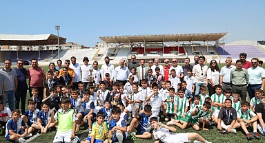 Başkan Büyükgöz Minik Sporcuları Yalnız Bırakmadı