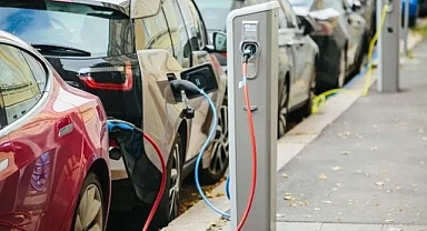 Elektrikli otomobil reklamları mercek altında! Yanıltıcı menzil beyanlarına rekor cezalar!