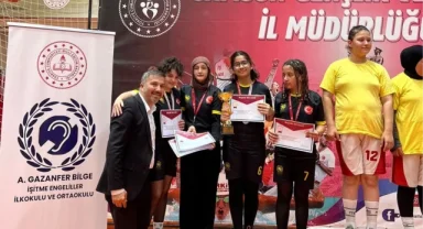 Karamürsel'in işitme engelli öğrencileri masa tenisinde Türkiye'yi gururlandırdı