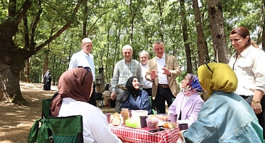 Başkan Büyükakın, Gebze'de annelerin pikniğine katıldı