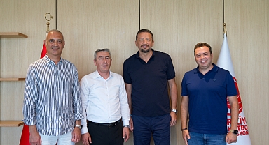 Çayırova Belediyesi Basketbol heyetinden Türkoğlu’na ziyaret