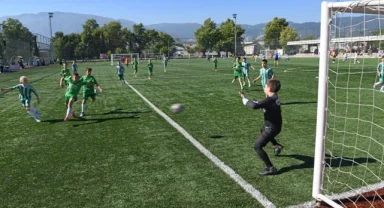 Geleceğin futbolcuları Osmangazi'de sahaya çıktı
