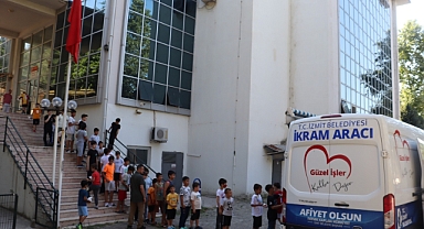 İzmit Belediyesinden Kur’an Kursu öğrencilerine ikram sürprizi