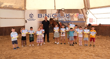 Minik biniciler at sevgisiyle büyüyor