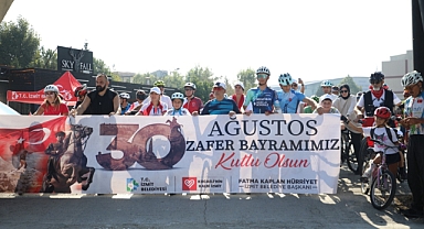 Pedallar zafer için çevrildi... İzmit’te coşkulu bisiklet korteji