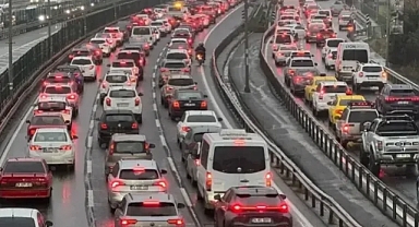 Trafiğe kayıtlı araç 32,6 milyonu aştı... Elektrikli ve hibrit araçlarda artış