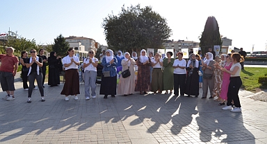 Gebze'de Dünya Barış Günü Halaylarla Kutlandı