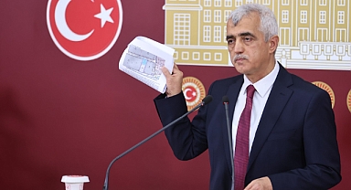 Gergerlioğlu, Gebze’de yıkılan 7 katlı binayı meclis gündemine taşıyarak Bakan Kurum’a sordu!