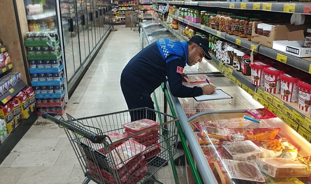 İzmit Zabıtası teyakkuzda! Market raflarında tarihi geçmiş ürünlere geçit yok