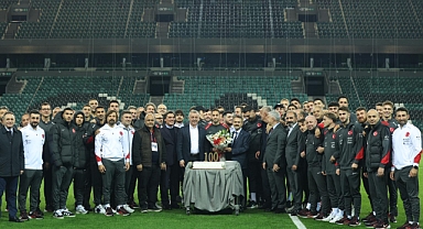 Tarihi maç öncesi Milli Takım'a moral verdiler