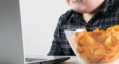 Ekran bağımlılığı ağız sağlığını da etkiliyor!