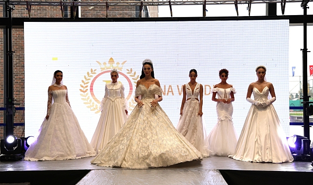 Evlilik Fuarı'nda gelinlik defilesi büyüledi