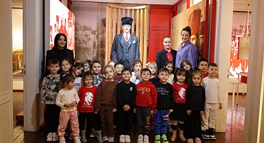 Minik yüreklerden Ata’ya sevgi dolu anma