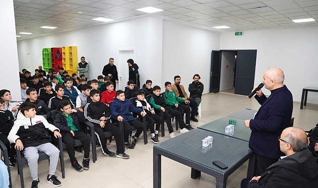 Başkan Büyükgöz Beylikbağıspor’un genç futbolcularıyla buluştu 