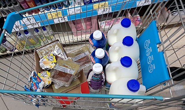 Büyükşehir Zabıtasından tarihi geçmiş ürünlere imha