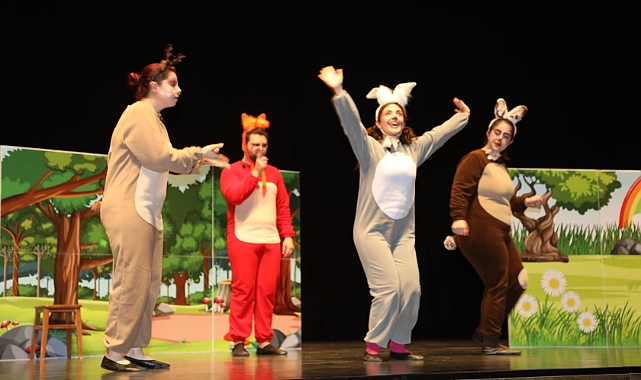 Çayırovalı çocuklar, hafta sonunu tiyatroyla dolu geçirdi