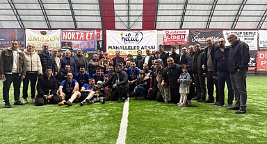 Fenk Mahallesi, Terme’deki 15 Takımlı Turnuvanın Finalinde Şampiyon Oldu