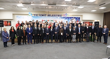 İzmit’te Dünya Türk Dili Ailesi Günü anlamlı bir programla kutlandı