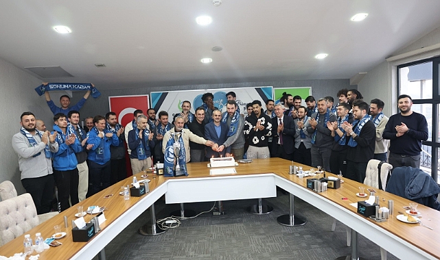 Başkan Çiftçi, şampiyon kadroyla bir araya geldi