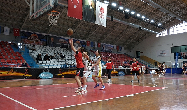 Bu turnuvada en güzel paslar kardeşliğe atıldı