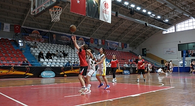 Bu turnuvada en güzel paslar kardeşliğe atıldı