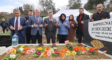 Efsane Pehlivan Aydın Demir Mezarı Başında Rahmetle Anıldı