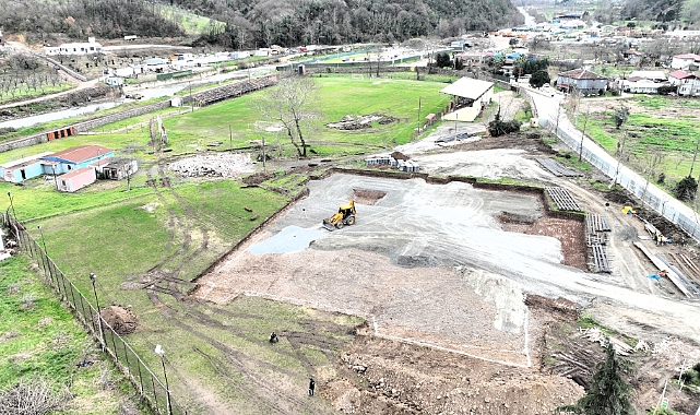 Gölcük Spor Kompleksi için kazma vuruldu