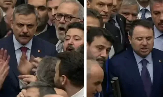 TBMM'de yemin öncesi gerginlik! Bakanlar vekiller arasında yemin etti