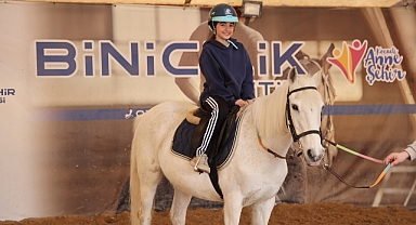 Ara tatilde 230 çocuk binicilikle tanıştı