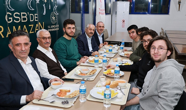 Başkan Büyükgöz Gençlerle Sahur Sofrasında Bir Araya Geldi