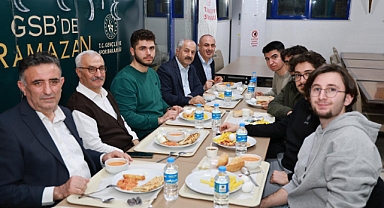 Başkan Büyükgöz Gençlerle Sahur Sofrasında Bir Araya Geldi