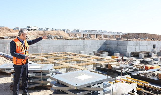 Çayırova Devlet Hastanesi’nde deprem izolatörleri monte ediliyor
