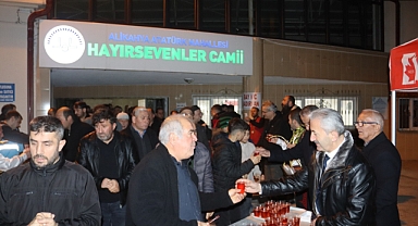 İzmit Belediyesinden Alikahya’da teravih ikramı