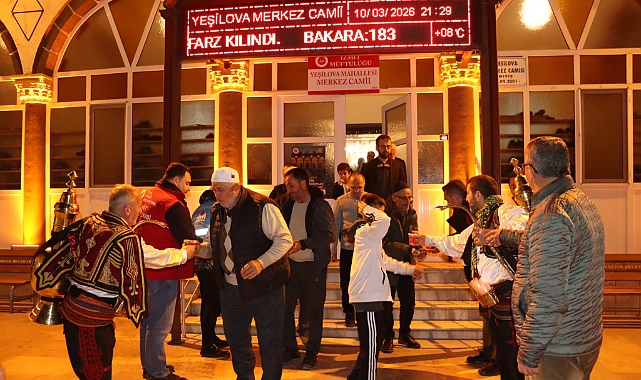 İzmit Belediyesinden Yeşilova’da teravih sonrası ikram