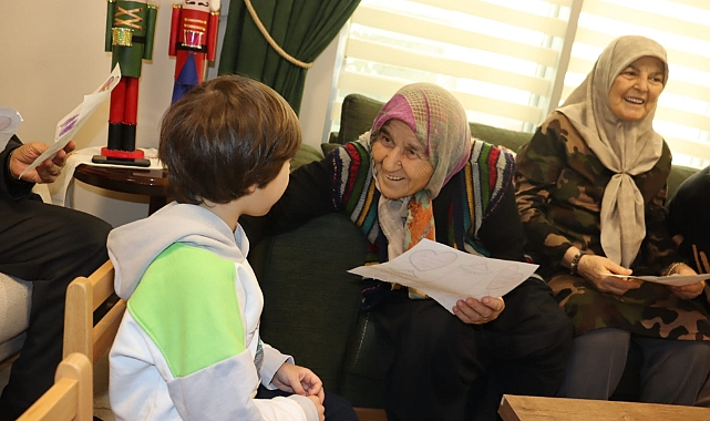 İzmitli miniklerden yaşlılar haftasında anlamlı ziyaret