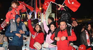 Kocaelililer, Romanya zaferini dev ekranda yaşadı