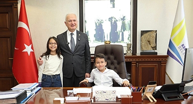 Başkan Çalık Koltuğunu Minik Başkana Devretti