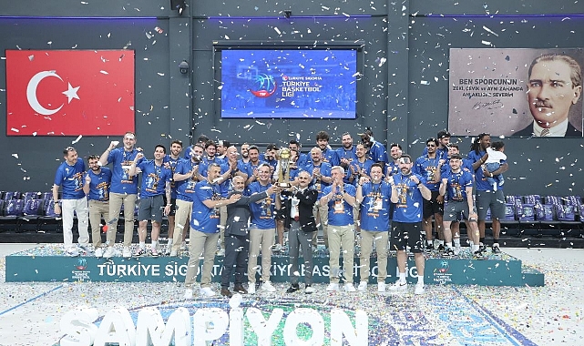 Çayırova Belediyesi, şampiyonluk kupasına kavuştu