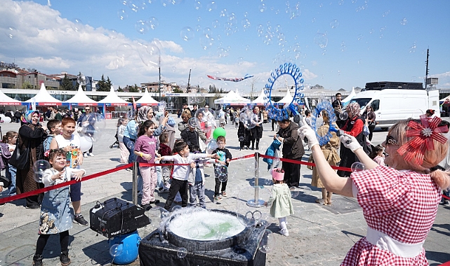 Çocuklar gülsün, bu neşe sürsün