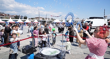 Çocuklar gülsün, bu neşe sürsün