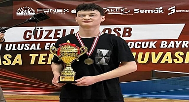 Darıcasporlu Futbolcu Masa Tenisinde Şampiyon Oldu