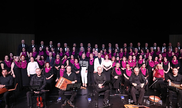 İzmit Belediyesi Türk Sanat Müziği Korosu muhteşem bir geceye imza attı