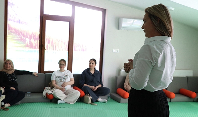 İzmit’te anne adaylarına bilinçli gebelik eğitimi devam ediyor