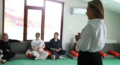 İzmit’te anne adaylarına bilinçli gebelik eğitimi devam ediyor