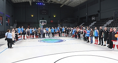 Özel çocuklar, Çayırova’nın dev adamlarıyla bir arada